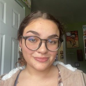 Meet your Posher, Chloe